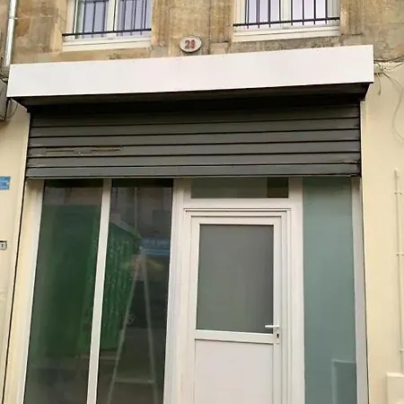 Appartement Studio Avec Lumière D'ambiance - Proche Victoire *
